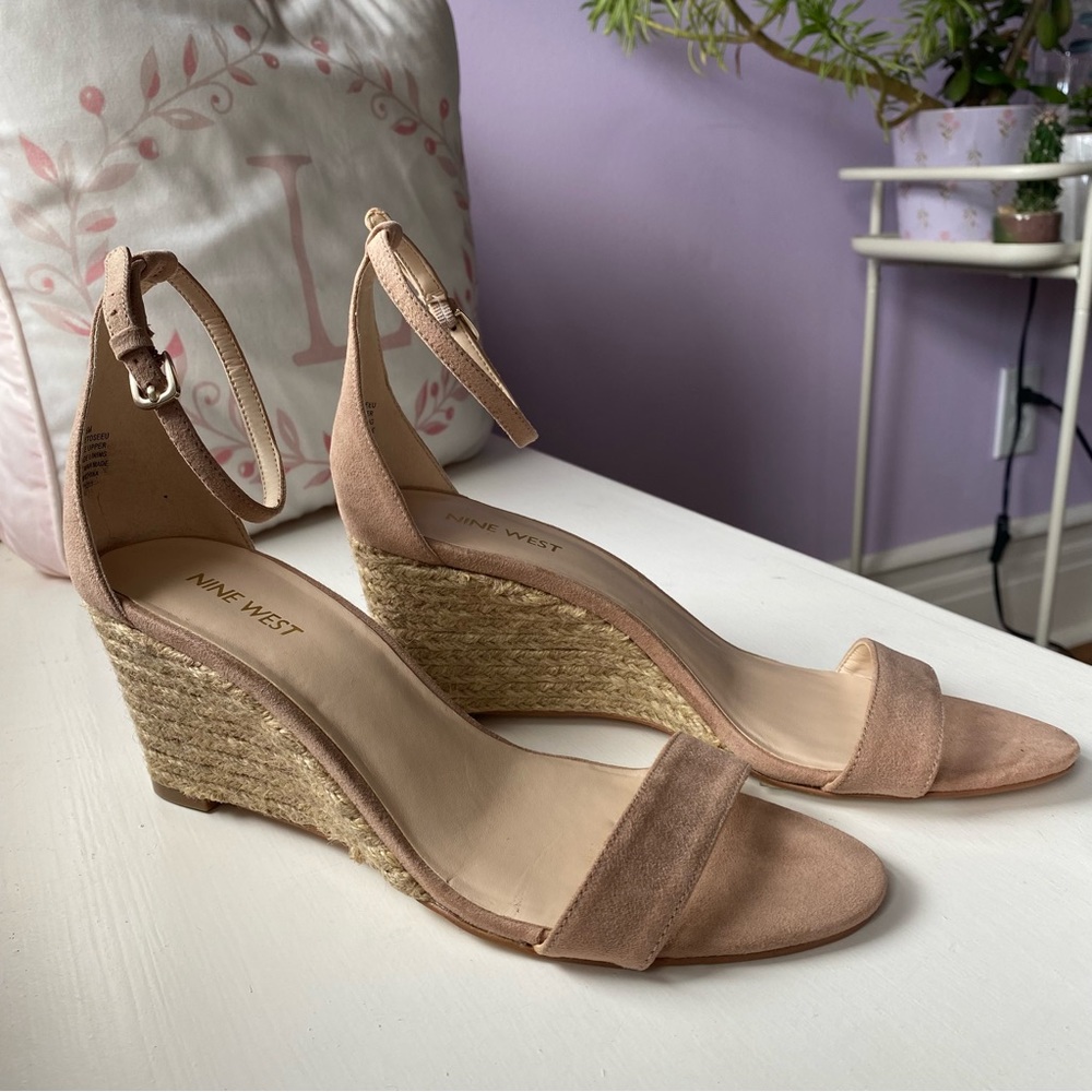 Nine West Nude Suede Ankle-Strap Wedge Sandals size 8M